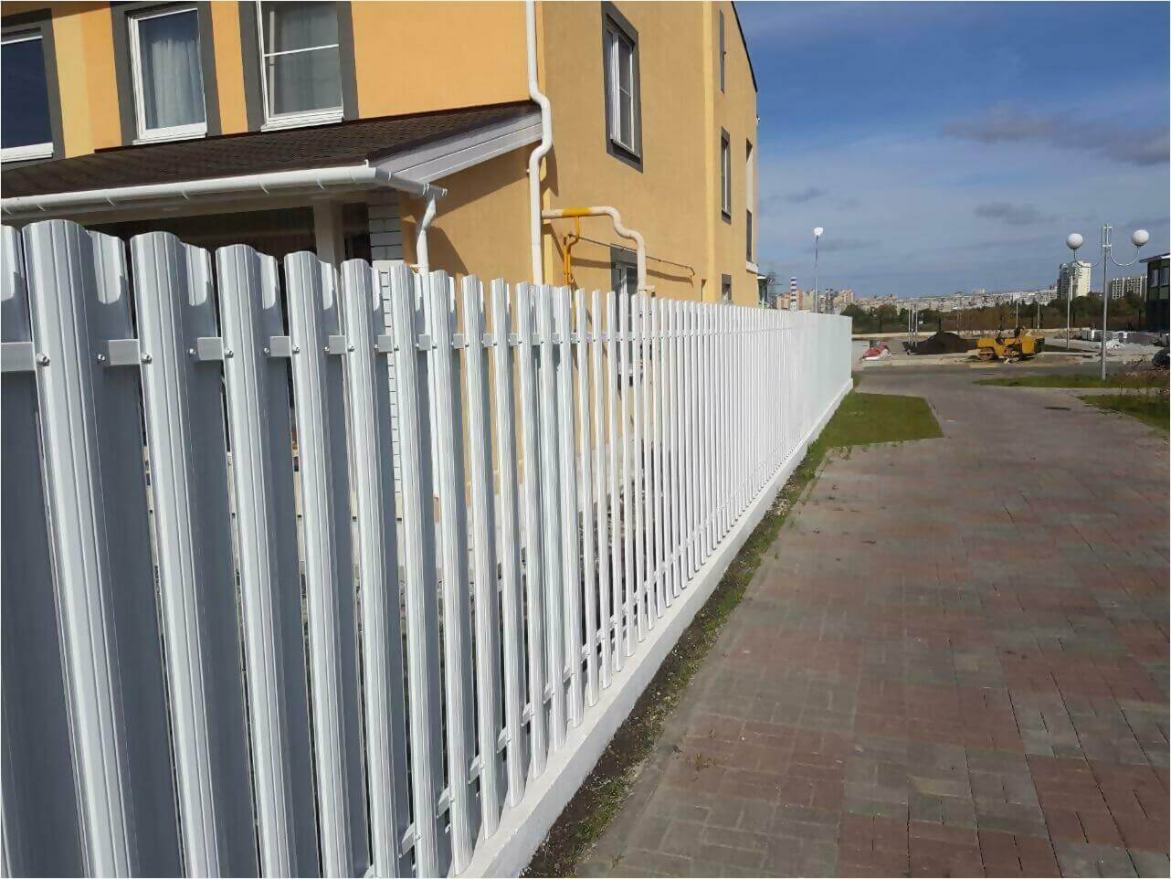 Забор из штакетника 70м фото1 в Твери