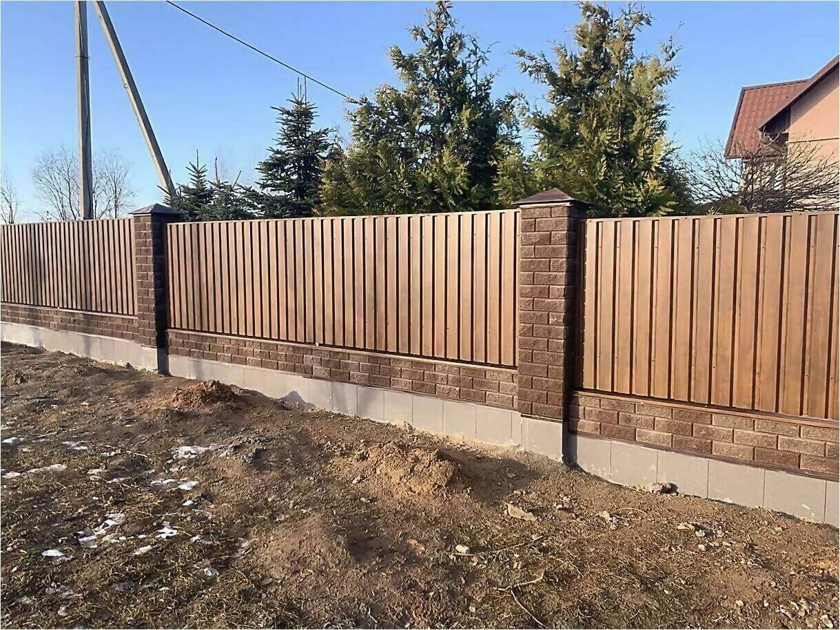 Забор из профлиста НС-21 цвет Printech темное дерево фото7 в Твери