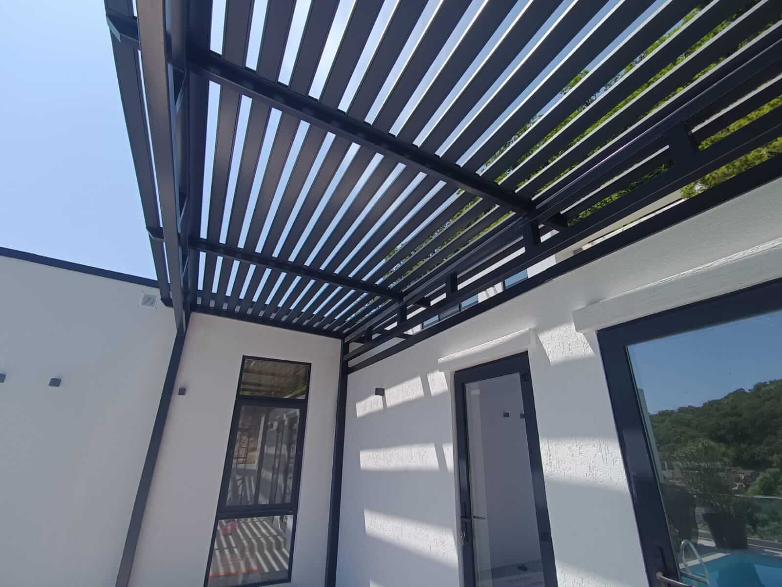 пергола из металлического планкена RAL7024 серый графит фото4 в Твери