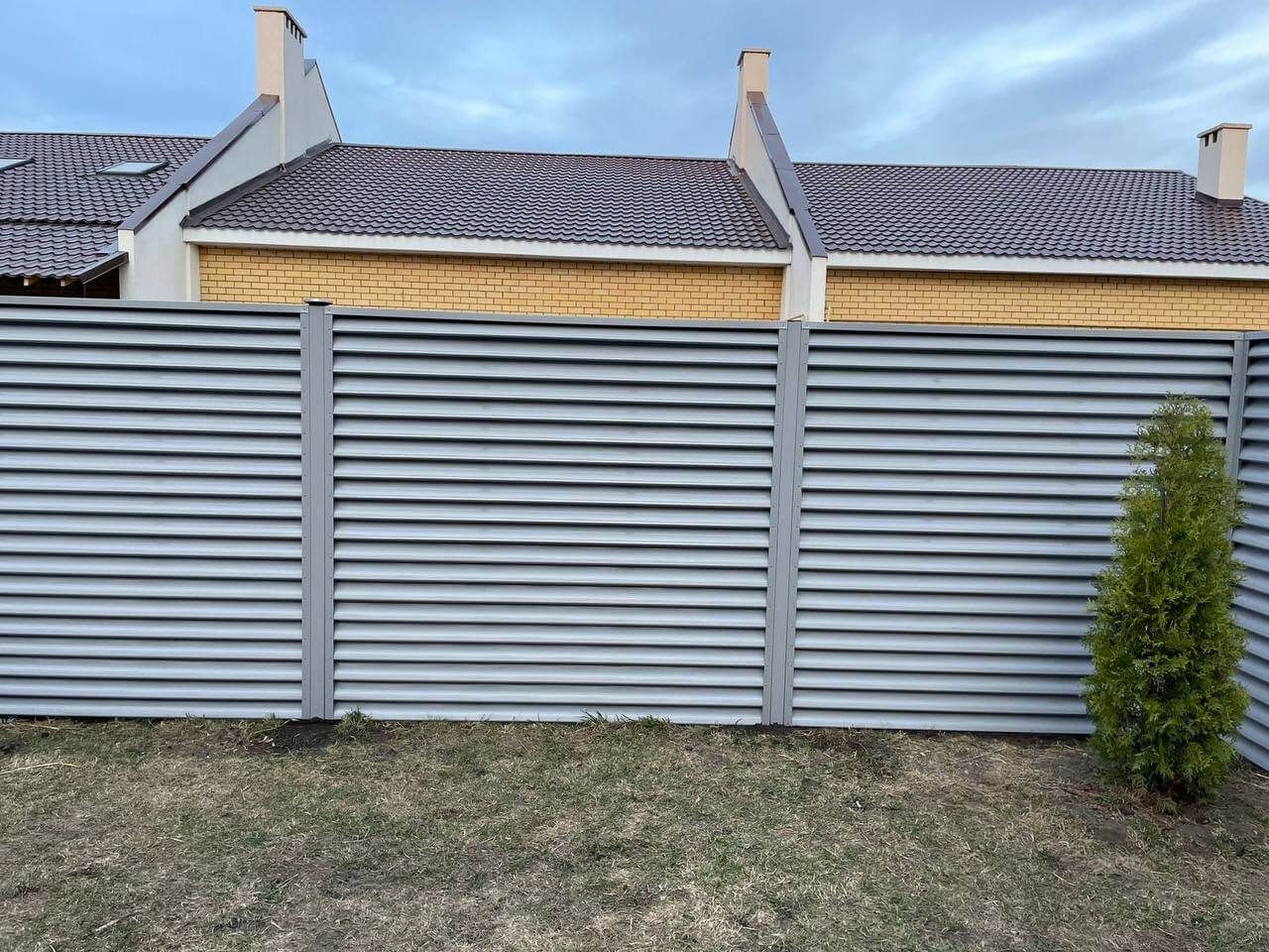 Забор из ламелей Еврожалюзи 44м RAL7004 Серый фото 1 в Твери