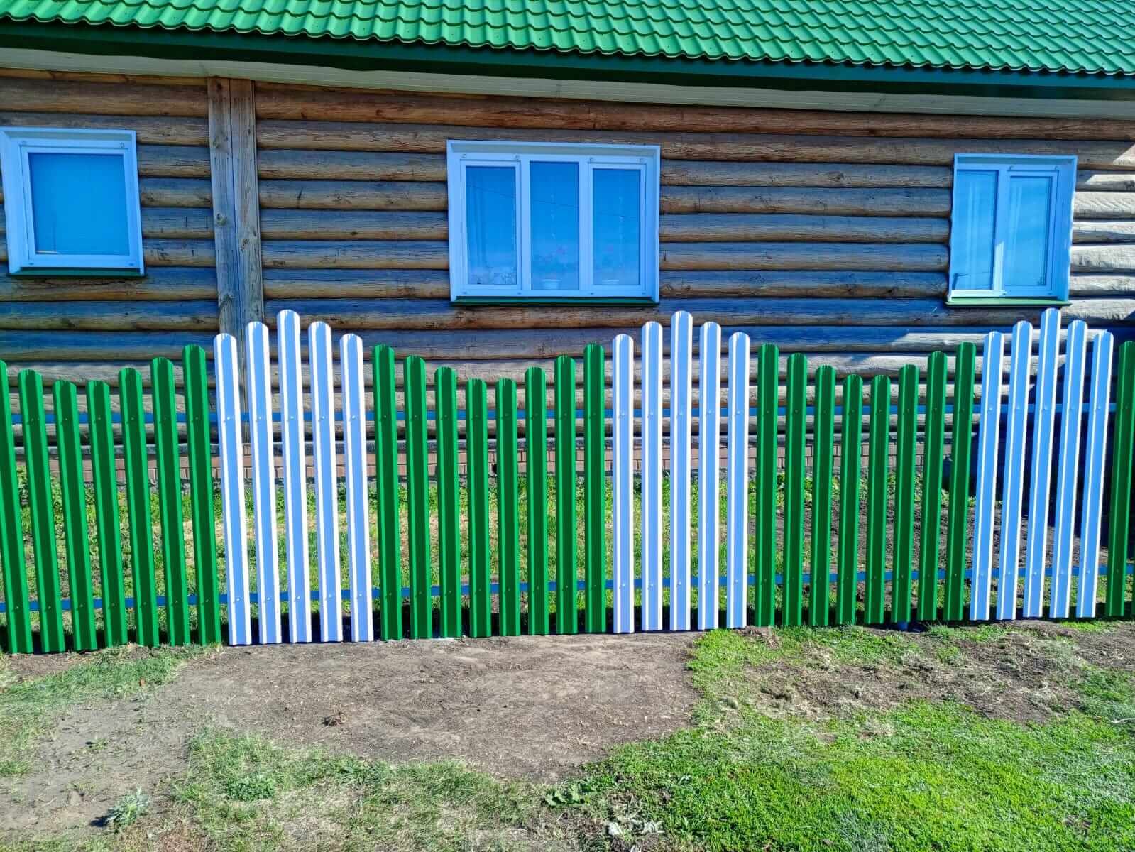 Забор из штакетника 18м в двух цветах RAL9003 Белый + RAL6029 Зеленая Мята в Твери