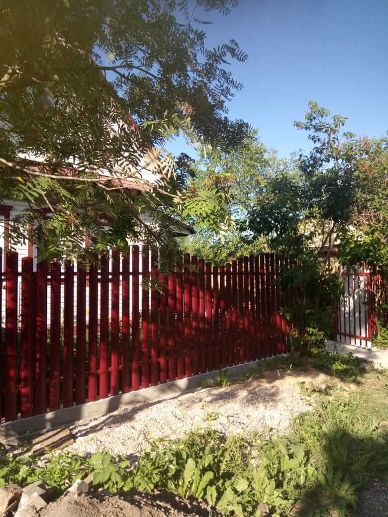 Забор из фигурного штакетника 21м RAL3005 Красное Вино фото 1 в Твери