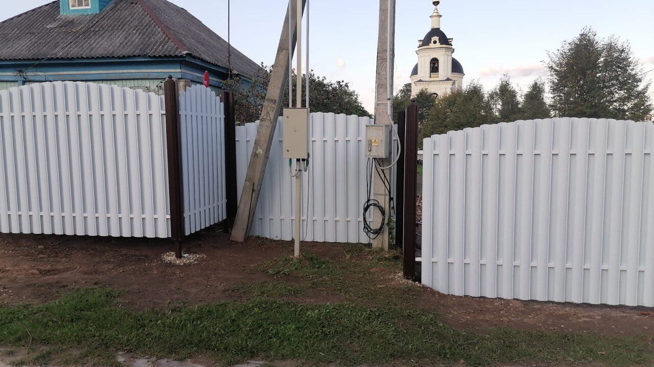 Забор из евроштакетника 24м RAL9003/9003 Белый двухсторонний фото 3 в Твери