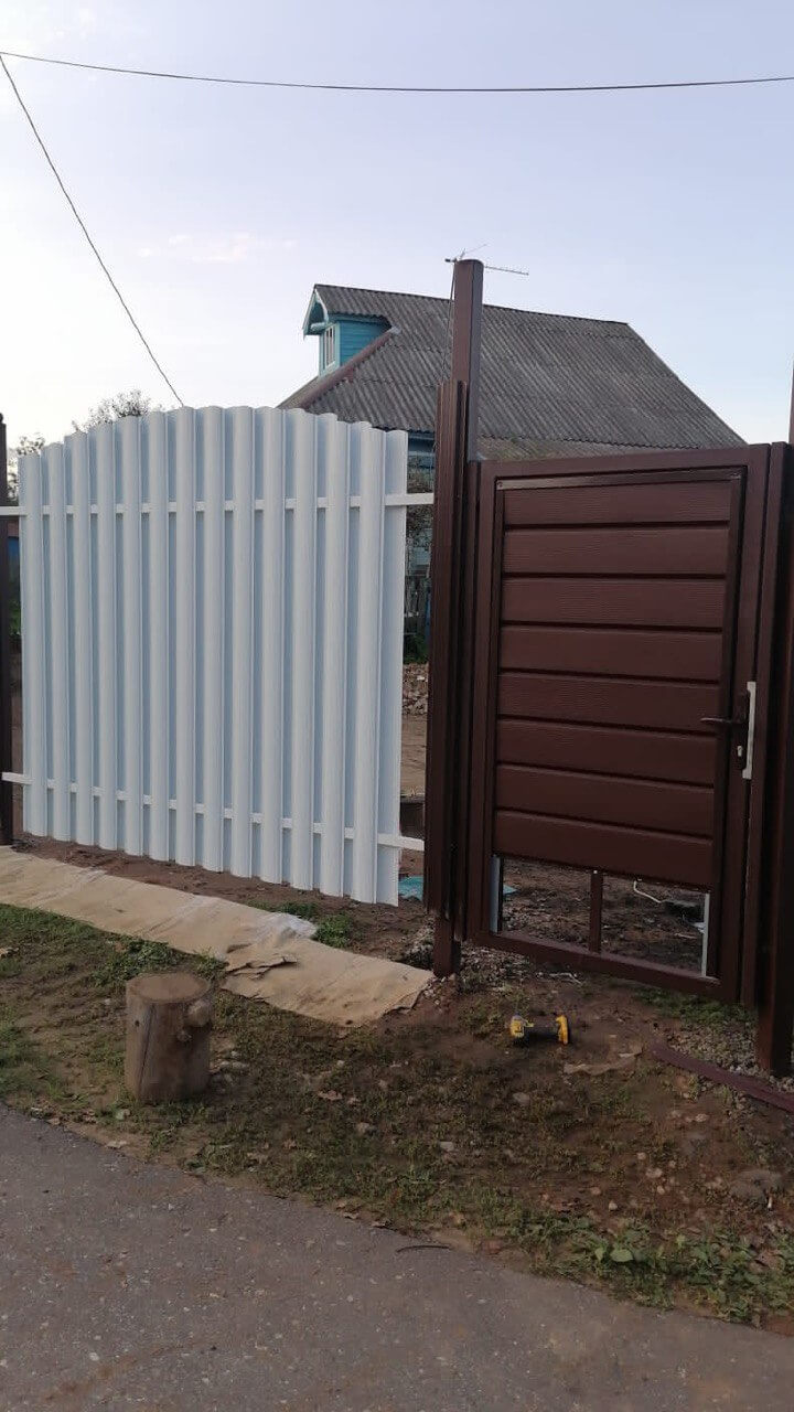 Забор из евроштакетника 24м RAL9003/9003 Белый двухсторонний фото 2 в Твери