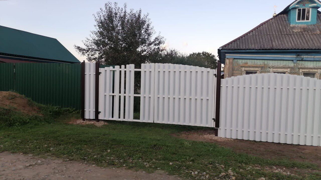 Забор из евроштакетника 24м RAL9003/9003 Белый двухсторонний фото 1 в Твери