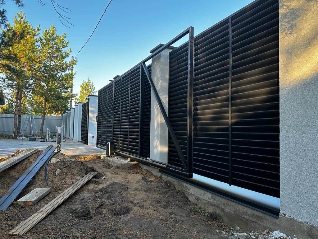 Забор-жалюзи 18м RAL9005/9005 Черный двухсторонний МАТТЕ фото 1 в Твери