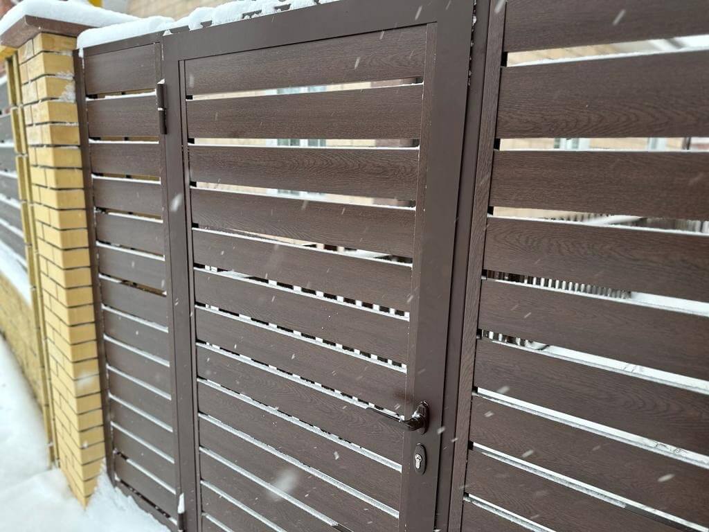 Забор-ранчо из металлопланкена 34м Мореный Дуб Printech фото 1 в Твери