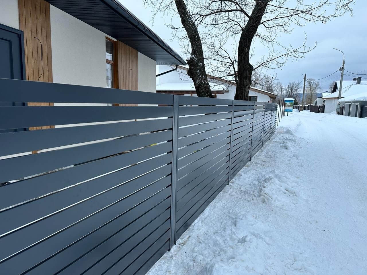 Забор-ранчо из металлопланкена 37м RAL7024 Серый Графит фото 5 в Твери