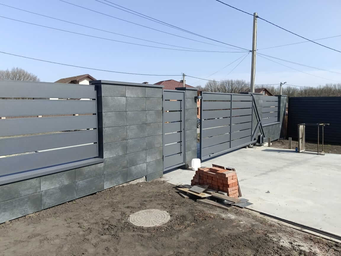 Забор-ранчо из металлопланкена 92м RAL7024 Серый Графит матовый фото 9 в Твери