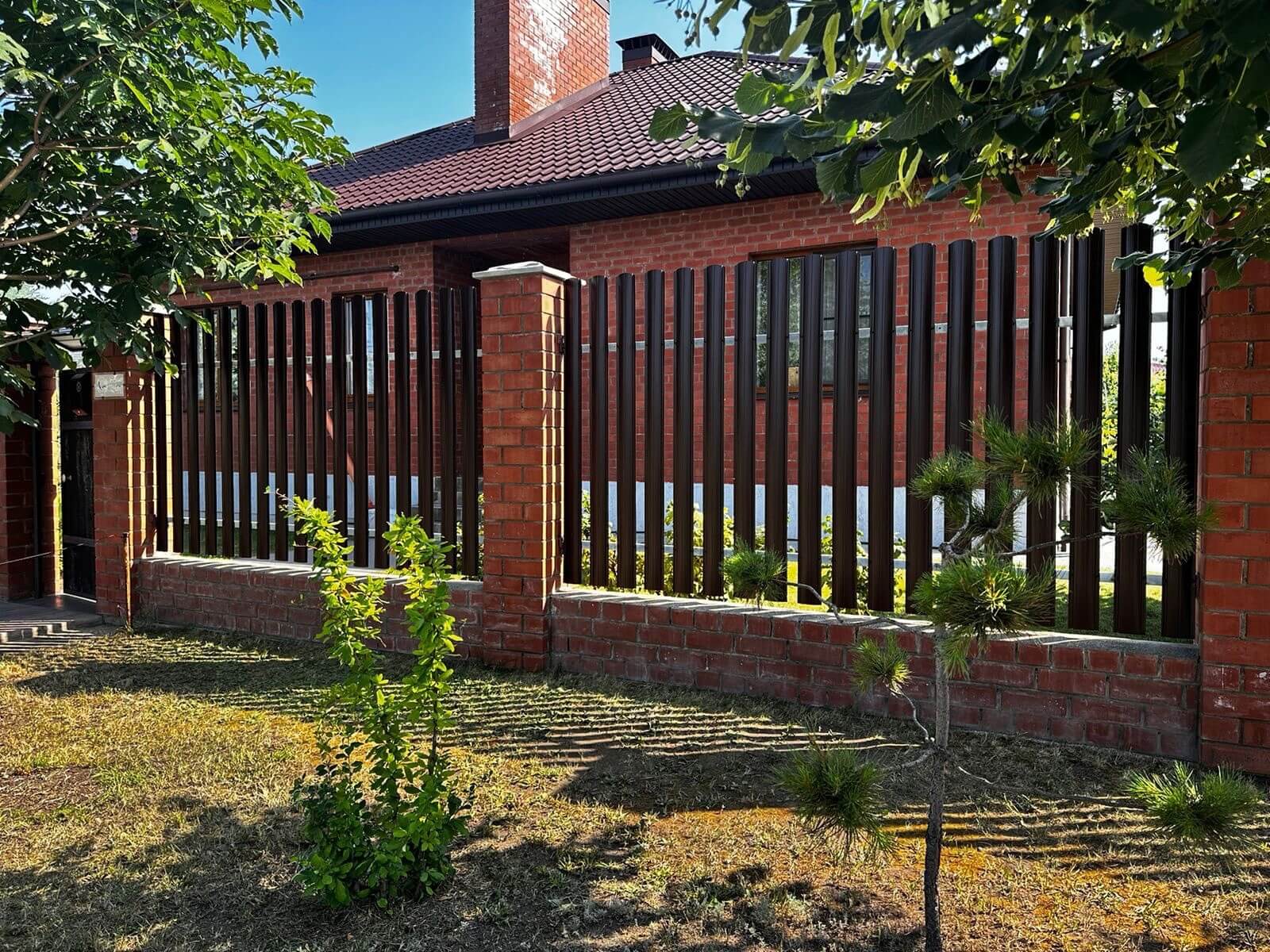 Забор из евроштакетника 34м RAL8017 Шоколад в Твери