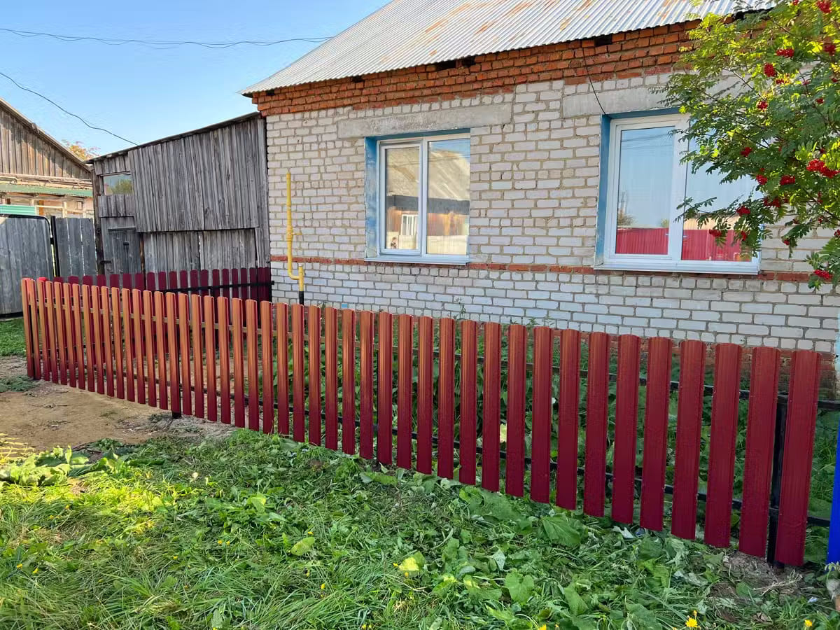 Забор из евроштакетника 9м RAL3005/3005 Красное Вино двусторонний в Твери