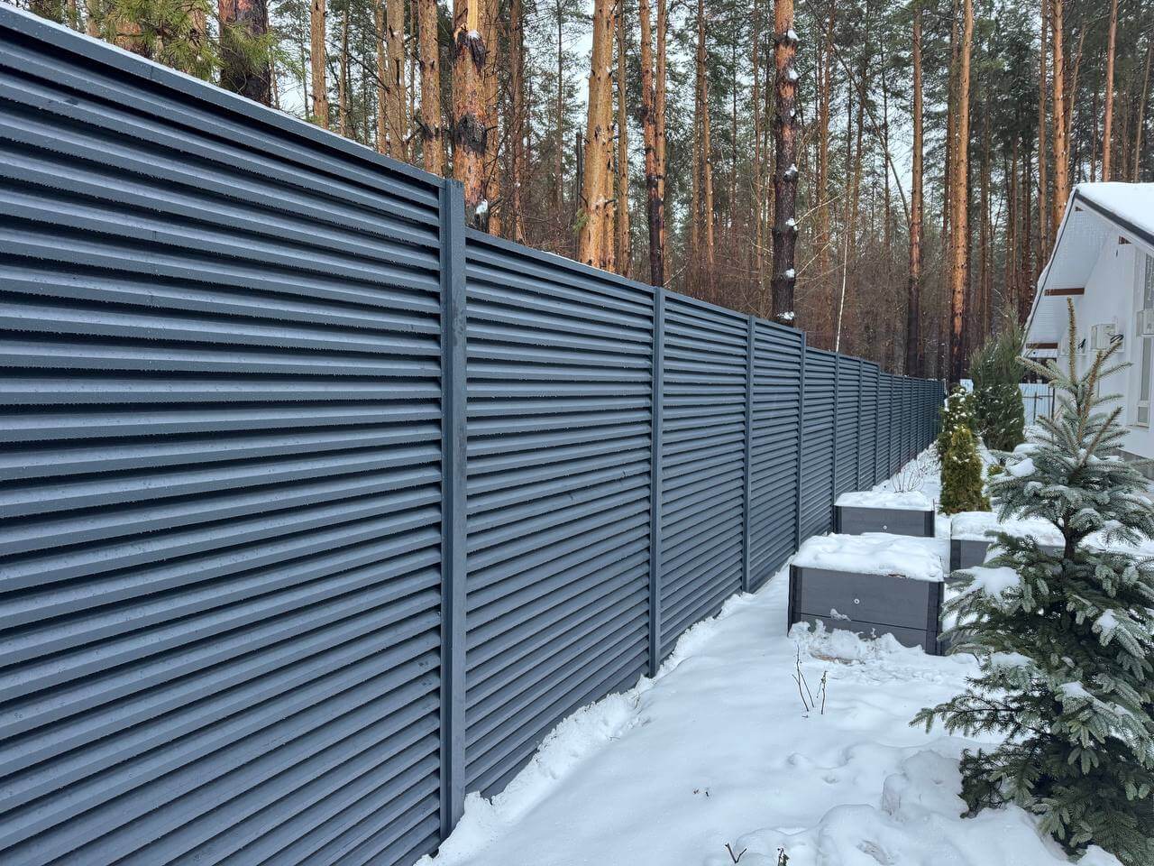 Забор-жалюзи из ламелей ЭКО-Z-US 54м RAL7024/7024 Серый Графит двусторонний МАТТЕ в Твери