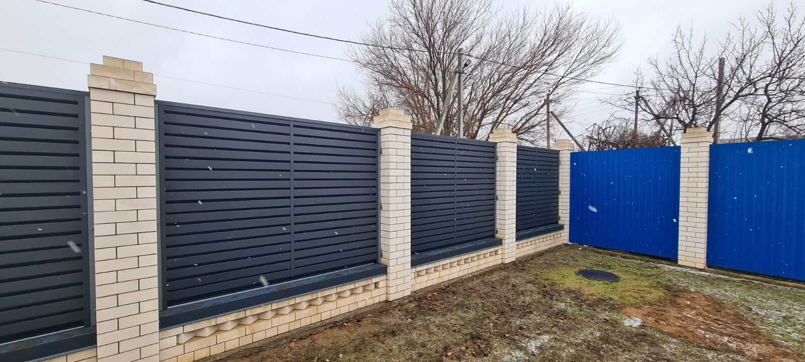 Забор-жалюзи из ламелей Хай-Тек 23м RAL7024/7024 Серый Графит двусторонний МАТТЕ фото 6 в Твери