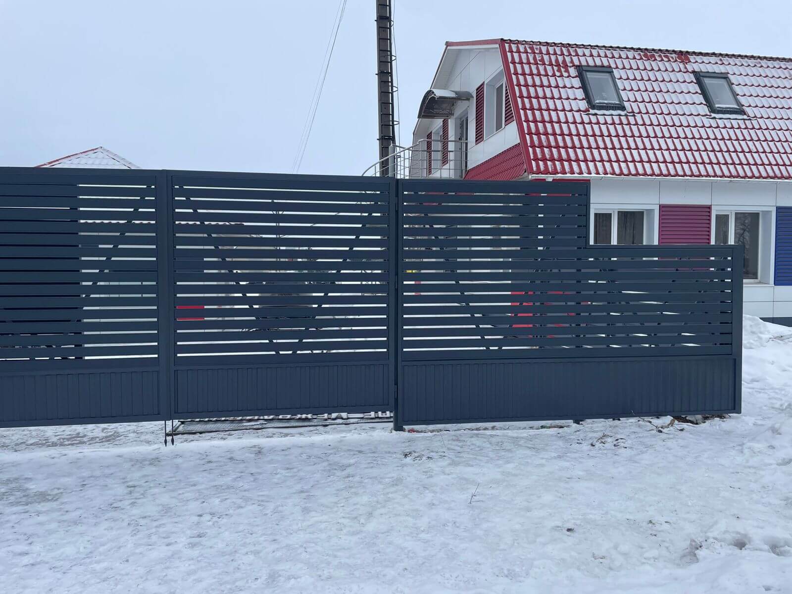 Забор-ранчо из металлического планкена 11м RAL7024 Серый Графит фото 1 в Твери