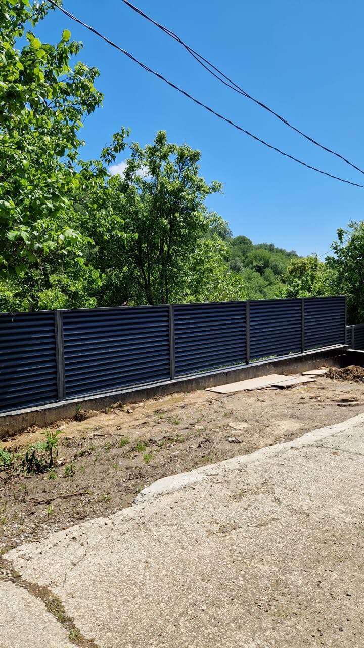 Забор-жалюзи из ламелей еврожалюзи 23м RAL7024/7024 Серый Графит двусторонний МАТТЕ фото 2 в Твери