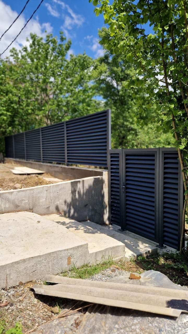 Забор-жалюзи из ламелей еврожалюзи 23м RAL7024/7024 Серый Графит двусторонний МАТТЕ фото 1 в Твери