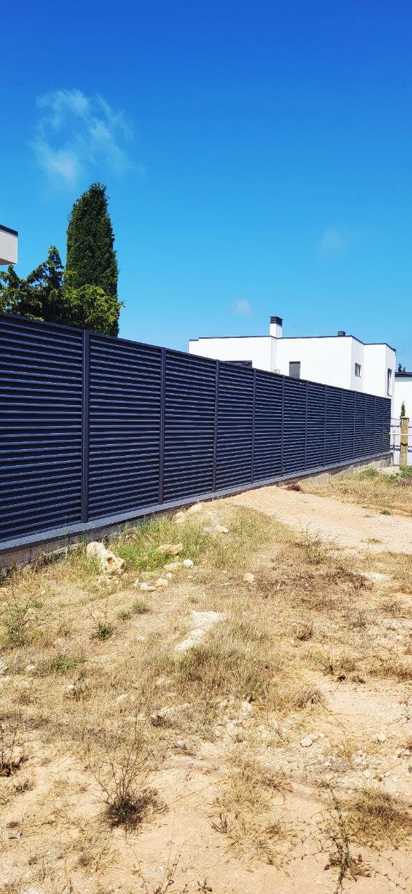 Забор-жалюзи 65м RAL7024/7024 Серый Графит МАТТЕ двусторонний фото 6 в Твери