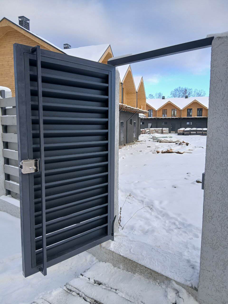Входная группа из ламелей Хай-Тек RAL7024/7024 Серый Графит двусторонний МАТТЕ фото 21 в Твери