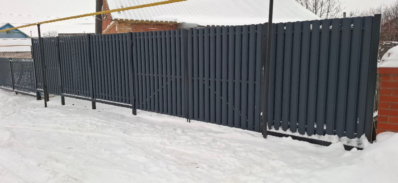 Забор из евроштакетника 27м RAL7024 Серый Графит МАТТЕ в Твери