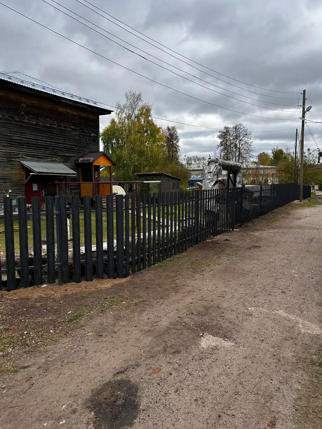 Забор из евроштакетника 63м Черное Дерево 3D Принтек фото 3 в Твери