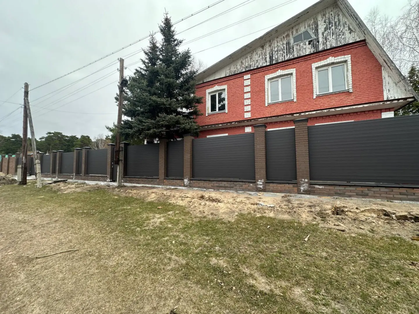 Забор-ранчо из металлического планкена 28м RAL8019 Темный Шоколад МАТТЕ фото 2 в Твери