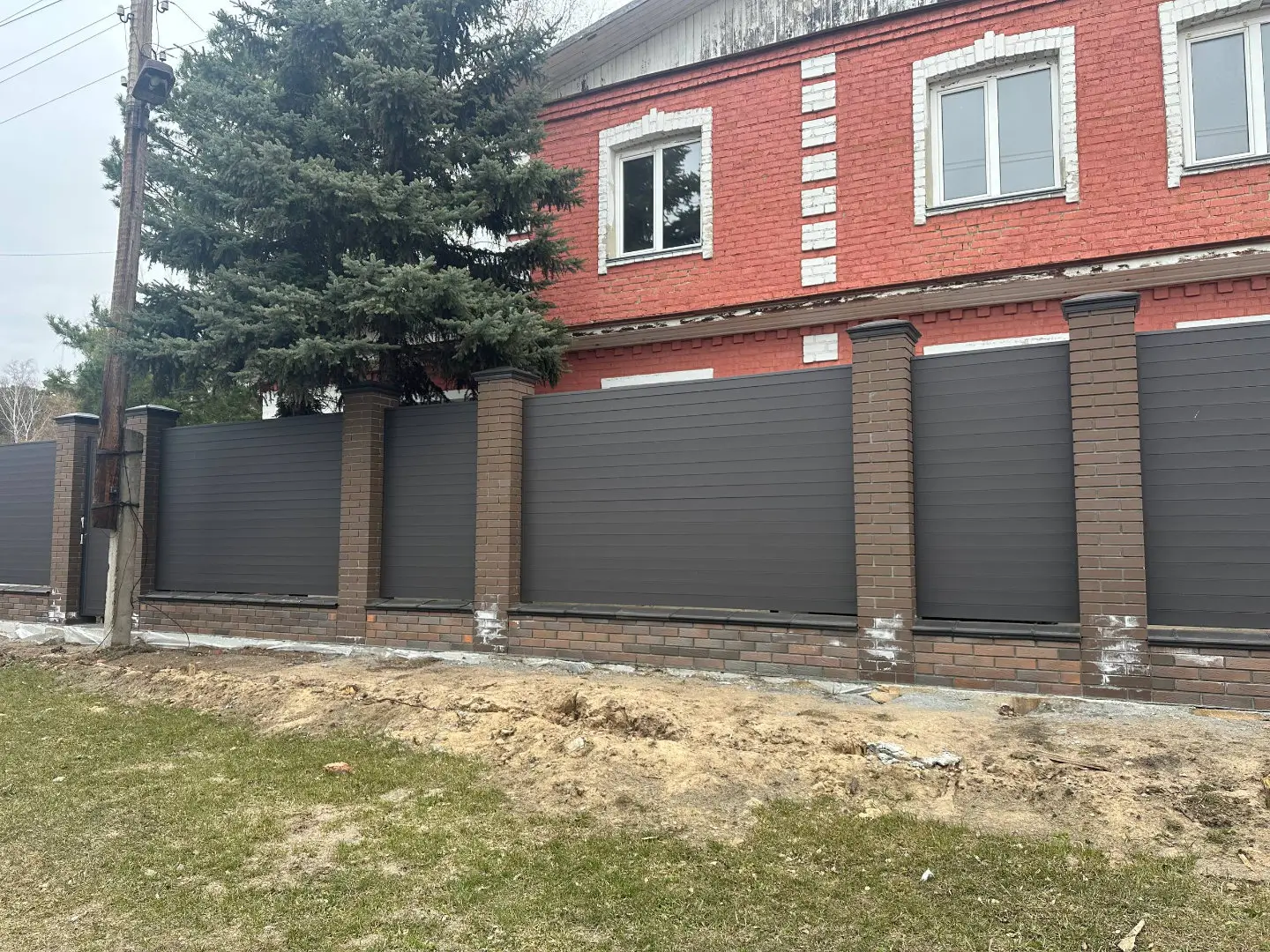 Забор-ранчо из металлического планкена 28м RAL8019 Темный Шоколад МАТТЕ в Твери